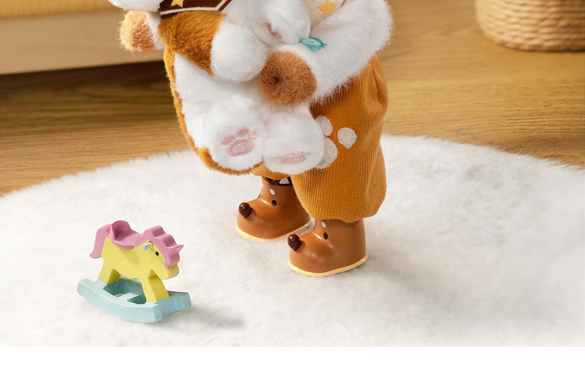 MOLLY Hugging 1/8 Action Figure | ポップマート
