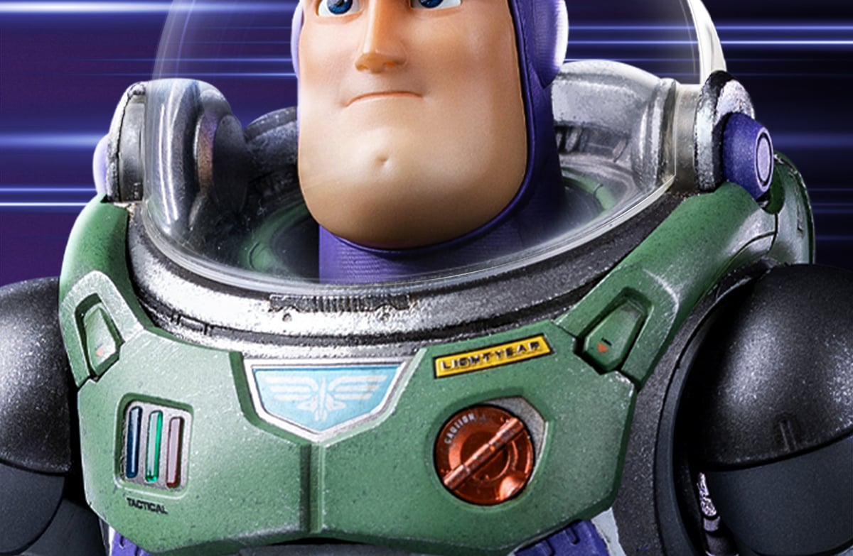 LIGHTYEAR: Buzz Lightyear XL15 suit Collectible Action Figure