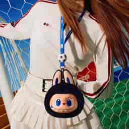 THE MONSTERS × FIFA ぬいぐるみペンダント | POP MART (Japan)