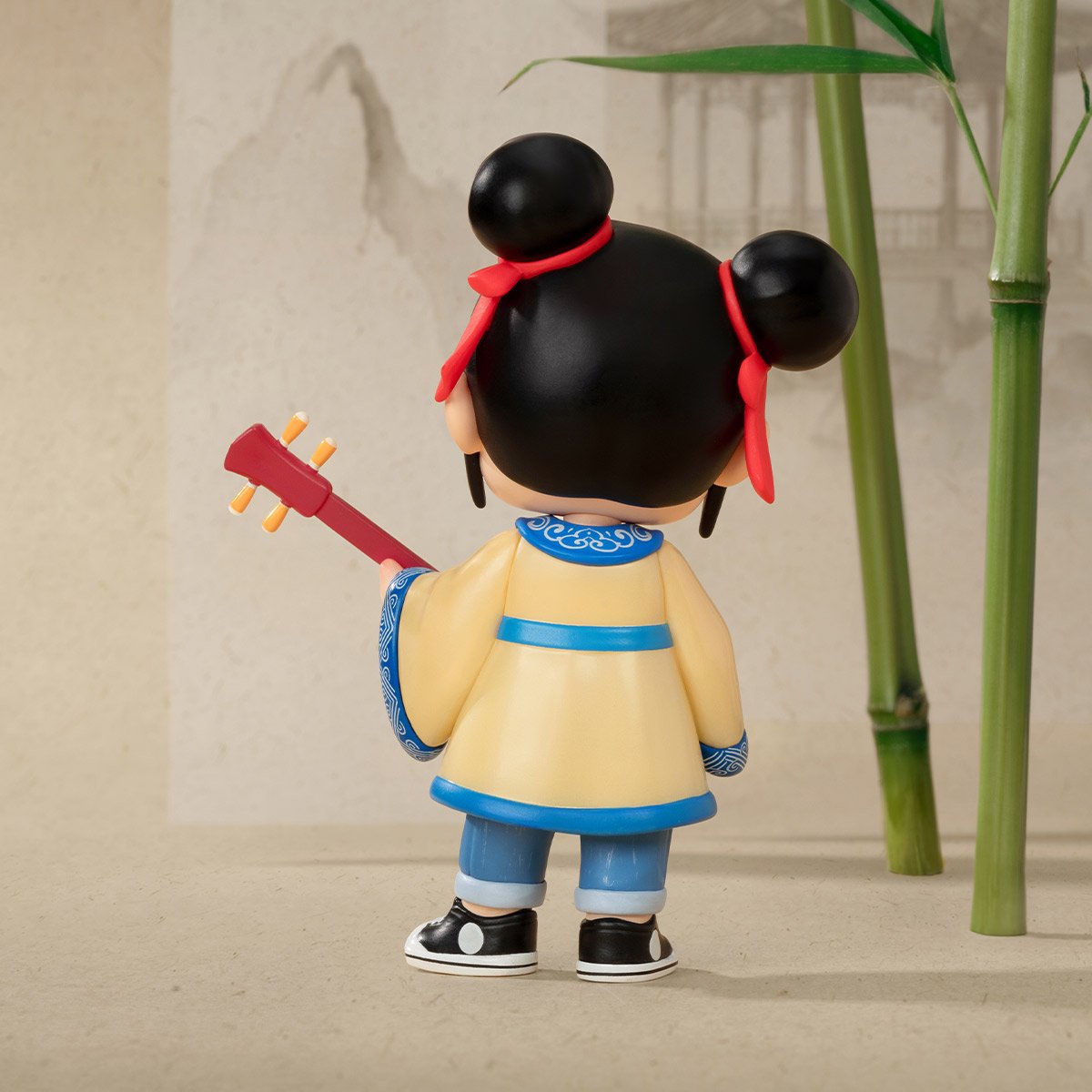 MOLLY Octagonal Qinqin Figure | ポップマート
