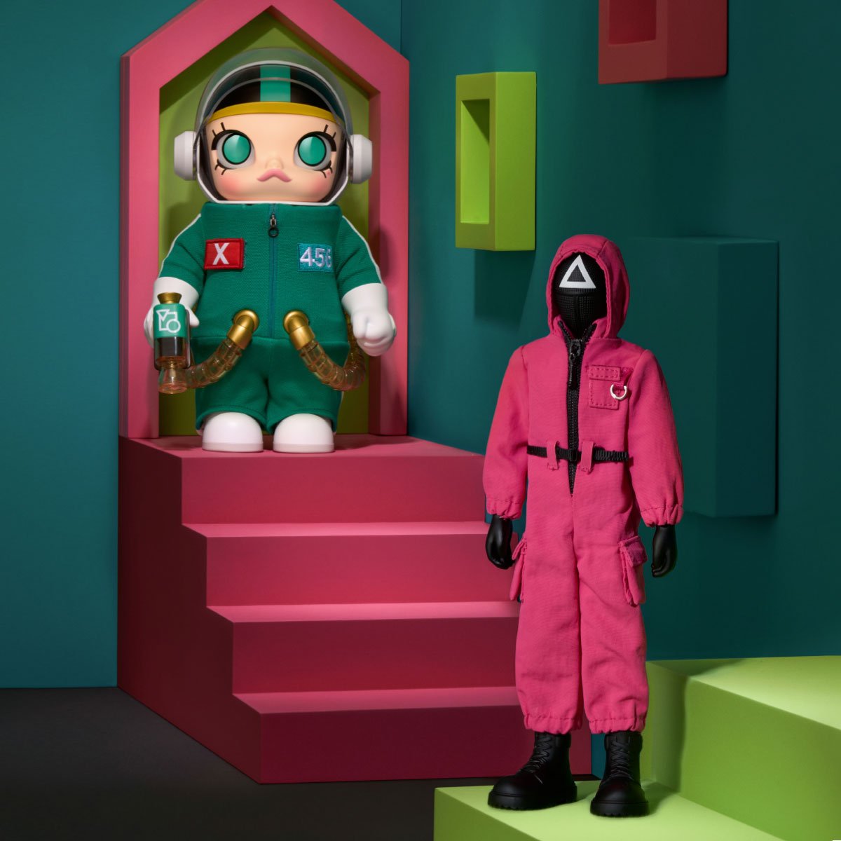 MEGA MOLLY 400% イカゲーム Pink Guard MEGA SPACE MOLLY 400% + Action Figure Squid Game Set | ポップマート